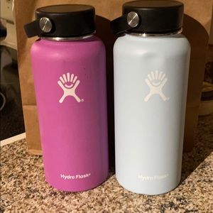 TWO 32 ounce Hydro Flasks
